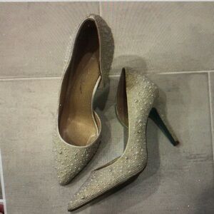Hazil pearl pump heels